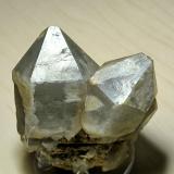 Cuarzo<br />Viladrau, Comarca Osona, Gerona / Girona, Cataluña / Catalunya, España<br />70 mm x 64 mm. Cristal mayor: 67 mm x 41 mm. Masa: 179 g<br /> (Autor: Carles Millan)