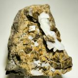 Grosularia, Cuarzo<br />Mina Roca del Turó, Costabona, Espinavell (Espinabell), Molló, Comarca Ripollès, Gerona / Girona, Cataluña / Catalunya, España<br />107 mm x 68 mm. Masa: 464 g.<br /> (Autor: Carles Millan)