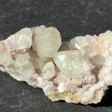 Calcite on Quartz (variety "pink Amethyst")<br />"Choique" area, Pehuenches Department, Del Neuquén Province, Argentina<br />5.5 x 3 cm<br /> (Author: Volkmar Stingl)