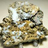 Grosularia, Calcita, Pirita<br />Mina Roca del Turó, Costabona, Espinavell (Espinabell), Molló, Comarca Ripollès, Gerona / Girona, Cataluña / Catalunya, España<br />75 mm x 68 mm. Cristal mayor: 10 mm. Masa: 121 g.<br /> (Autor: Carles Millan)
