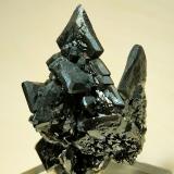 Descloizita<br />Berg Aukas, Distrito Grootfontein, Región Otjozondjupa, Namibia<br />60 mm x 45 mm. Cristal mayor: 18 mm de arista. Masa: 83 g.<br /> (Autor: Carles Millan)