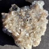 Fluorite, Quartz<br />Taolin Mine, Linxiang, Yueyang Prefecture, Hunan Province, China<br />7,5 x 7 cm<br /> (Author: Volkmar Stingl)