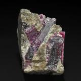 Elbaite<br />Haapaluoma pegmatite, Seinäjoki, Seinäjoki municipality, Southern Ostrobothnia, Finland<br />7.6 x 7.3 cm<br /> (Author: am mizunaka)