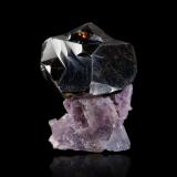 Esfalerita, Fluorita<br />Mina Denton, formación Sub-Rosiclare, Grupo Goose Creek Mine, Sub-Distrito Harris Creek, Condado Hardin, Illinois, USA<br />4 x 2.8 x 2.6 cm / Cristal principal: 2.9 cm.<br /> (Autor: Museo MIM)