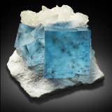 Fluorite, Baryte, Calcite<br />Minerva I Mine, Rosiclare formation, Ozark-Mahoning group, Cave-in-Rock Sub-District, Hardin County, Illinois, USA<br />6.5 x 6 x 4 cm / main crystal: 4.1 cm<br /> (Author: MIM Museum)