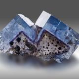 Fluorite<br />Minerva I Mine, Rosiclare formation, Ozark-Mahoning group, Cave-in-Rock Sub-District, Hardin County, Illinois, USA<br />3 x 4.5 x 3 cm / main crystal: 3.2 cm.<br /> (Author: MIM Museum)