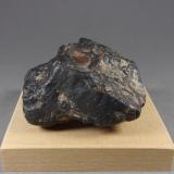 Ferberita<br />Nederland, Condado Boulder, Colorado, USA<br />6,7 x 5,5 x 3,8 cm.  294,8 g.<br /> (Autor: J. G. Alcolea)