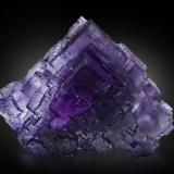 Fluorite<br />Denton Mine, Sub-Rosiclare formation, Goose Creek Mine group, Harris Creek Sub-District, Hardin County, Illinois, USA<br />7.5 x 12.5 x 14.5 cm / main crystal: 6.2 cm.<br /> (Author: MIM Museum)