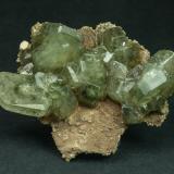 Fluorapatito con Siderita, Moscovita y Clorita<br />Minas da Panasqueira, Aldeia de São Francisco de Assis, Covilhã, Castelo Branco, Cova da Beira, Centro, Portugal<br />7 × 5.6 × 2.8 cm<br /> (Autor: Jordi Fabre)
