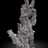 Esfalerita pseudo Enargita, recubierta por Smithsonita y con Galena y Cuprita<br />Mina Tsumeb, Tsumeb, Región Otjikoto, Namibia<br />11.1 × 5.6 × 2.7 cm<br /> (Autor: Jordi Fabre)