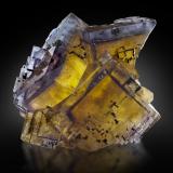 Fluorite with Chalcopyrite inclusions<br />Denton Mine, Rosiclare formation, Goose Creek Mine group, Harris Creek Sub-District, Hardin County, Illinois, USA<br />9.5 x 11 x 6 cm / main crystal: 7.8 cm<br /> (Author: MIM Museum)