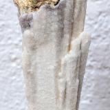 Clinoptilolita-Ca, Prehnita<br />Zona Imilchil, Anti-Atlas, Provincia Er Rachidia, Región Drâa-Tafilalet, Marruecos<br />6,6 x 2,5 x 2,0 cm<br /> (Autor: carles)