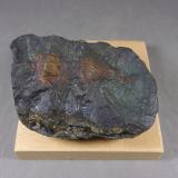Bornita<br />Mina Montecatini, Montecatini Val di Cecina, Provincia Pisa, Toscana, Italia<br />8 x 5,2 x 3,5 cm. 361,8 g.<br /> (Autor: J. G. Alcolea)