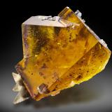 Fluorite with Calcite<br />"Green Tracts (North Green Mine, East Green Mine, West Green Mine), Bethel Level, Ozark-Mahoning group, Cave-in-Rock Sub-District, Hardin County, Illinois, USA<br />8.5 x 7.5 x 6 cm<br /> (Author: MIM Museum)