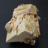 ortoclasa con cuarzo y mica<br />Linares, Comarca Sierra Morena, Jaén, Andalucía, España<br />60 x 55 x 45 mm<br /> (Autor: Ambrosio Pardo)