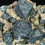 Galena con Dolomita (variedad dolomita ferrífera)<br />Cuesta del Capitán, El Pilar de Jaravía, Pulpí, Comarca Levante Almeriense, Almería, Andalucía, España<br />Cristal más grande: 0.8 × 0.8 cm<br /> (Autor: Jordi Fabre)