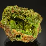 PyromorphiteMina Vojtech, depósito Brezové Hory, zona Brezové Hory (Birkenberg), P&#345;íbram, Región Bohemia Central, Bohemia, República Checa4.8 x 4.0 x 3.3 cm (Author: Michael Shaw)