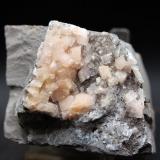 Dolomita<br />Rambla del Rollet, El Alabastre, La Cañada del Fenollar, Comarca Campo de Alicante, Alicante / Alacant, Comunidad Valenciana / Comunitat Valenciana, España<br />6 x 4.5 cm<br /> (Autor: Pedro Antonio)