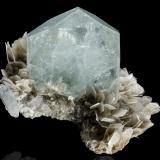 Beryl (variety aquamarine), Cassiterite, MuscoviteMount Xuebaoding, Pingwu, Mianyang Prefecture, Sichuan Province, China15 x 12 x 9 cm / main crystal: 9.1 cm. (Author: MIM Museum)