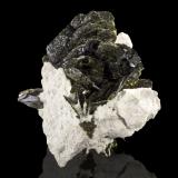 VésigniéitaMina Milpillas, Cuitaca, Municipio Santa Cruz, Sonora, México3 x 2 x 3 cm / Cristal principal: 1.6 cm (Autor: Museo MIM)