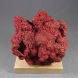 Cinabrio<br />Cerreto Piano, Scansano, Provincia Grosseto, Toscana, Italia<br />9,6 x 9 x 4,7 cm. 689 g.<br /> (Autor: J. G. Alcolea)