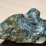 Bismutinita, Cuarzo, Esfalerita, Scheelita<br />Minas Costabona, Prats-de-Mollo-la-Preste, Haut Vallespir, Céret, Departamento Pirineos Orientales, Occitanie, Francia<br />38 mm x 19 mm. Masa: 17,0 g.<br /> (Autor: Carles Millan)