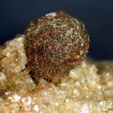 Zanazziita, EosforitaConcesión Ilha, Taquaral, Itinga, Vale do Jequitinhonha, Minas Gerais, BrasilEsfera de 6 mm. (Autor: Antonio P. López)