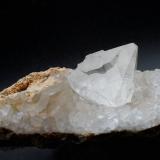 Calcite<br />Pau, Pyrénées-Atlantiques, Nouvelle-Aquitaine, France<br />7,5 x 4,5 x 3 cm. / 86 g<br /> (Author: DanovskiM)