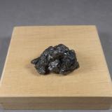 Argirodita<br />Colquechaca (Aullagas), Provincia Chayanta, Departamento Potosí, Bolivia<br />2,7 x 1,8 x 1,7 cm.  16,82 g.<br /> (Autor: J. G. Alcolea)