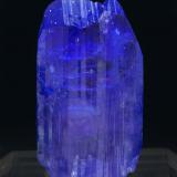 Zoisite (variety tanzanite)Mina D-Block, Merelani, Montes Lelatema, Distrito Simanjiro, Región Manyara, Tanzania3.4 × 1.9 × 0.9 cm (Author: Jordi Fabre)