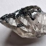 Quartz (variety smoky quartz), HematiteKleines Furkahorn, zona del paso Furka, Oberwald, Obergoms, Goms, Wallis (Valais), Suiza4 x 3 cm (Author: Volkmar Stingl)