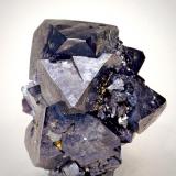 Cuprita con Plata<br />Mina Poteryaevskoe, Distrito Rubtsovsky, Altai Krai, Rusia<br />3.5 × 3.2 × 3 cm<br /> (Autor: Jordi Fabre)