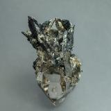 Quartz, Hematite, Rutile<br /><br />5.4 x 3.4 cm<br /> (Author: am mizunaka)