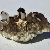 Quartz (variety smoky quartz), StilbiteSedrun, Tujetsch (Tavetsch), Valle Vorderrhein, Grisones (Grischun; Graubünden), Suiza4,5 x 4 cm (Author: Volkmar Stingl)