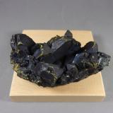 Calcopirita<br />Mina de La Gardette, zona minera La Gardette, Villard-Notre-Dame, Le Bourg d'Oisans, Grenoble, Isère, Auvergne-Rhône-Alpes, Francia<br />8,6 x 4,5 x 4,3 cm.  238,5 g.<br /> (Autor: J. G. Alcolea)