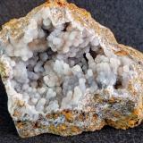 Cuarzo (variedad calcedonia)<br />Mina Catón, (Grupo Minero Los Pajaritos), Barranco Los Pajaritos-Cabezo de Don Juan, Llano del Beal, Cartagena, Comarca Campo de Cartagena, Región de Murcia (Murcia), España<br />8 x 6 cm.<br /> (Autor: Felipe Abolafia)