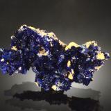 AzuriteM'Fouati, Distrito M'Fouati, Departamento Bouenza, República del Congo4.4 x 2.3 x 1.3 cm (Author: Michael Shaw)
