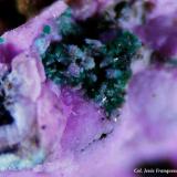 Smithsonita (variedad cobaltífera) y Mahnertita.<br />Mina Feliz Encuentro, Sierra Almagrera, Cuevas del Almanzora, Comarca Levante Almeriense, Almería, Andalucía, España<br />4 Fvo.<br /> (Autor: Jesus Franquesa Baucells)