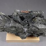 ZinkenitaMina San José, Ciudad de Oruro, Provincia Cercado, Departamento Oruro, Bolivia12,9 x 7,8 x 5 cm.,  449,7 g. (Autor: J. G. Alcolea)