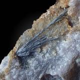 Antimonita<br />Minas de la Nazarena, Almuradiel, Mancomunidad Manserja, Ciudad Real, Castilla-La Mancha, España<br />grupo de cristales de 2cm x 0,5 cm<br /> (Autor: srm13151)