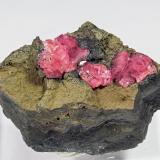 Rhodochrosite<br />Potosí Mine, Santo Domingo (Francisco Portillo), Santa Eulalia District, Municipio Aquiles Serdán, Chihuahua, Mexico<br />4.3 × 3.2 × 2.1 cm<br /> (Author: Jordi Fabre)