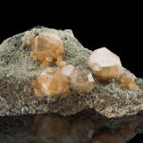 AnalcimeDaye mining area, Edong, Daye, Huangshi Prefecture, Hubei Province, China12.5 x 6 x 11 cm / main crystal: 3.2 cm (Author: MIM Museum)