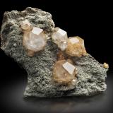 AnalcimeDaye mining area, Edong, Daye, Huangshi Prefecture, Hubei Province, China12.5 x 6 x 11 cm / main crystal: 3.2 cm (Author: MIM Museum)