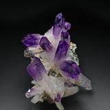 Quartz (variety amethyst)<br />Piedra Parada (Las Vigas), Municipio Tatatila, Veracruz (Veracruz de Ignacio de la Llave), Mexico<br />7.0 x 8.5 cm<br /> (Author: am mizunaka)