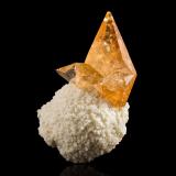 Calcite with Baryte<br />Elmwood Mine, Carthage, Central Tennessee Ba-F-Pb-Zn District, Smith County, Tennessee, USA<br />12.5 x 20 x 9 cm / main crystal: 12.2 cm<br /> (Author: MIM Museum)
