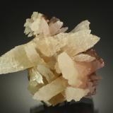 CalciteMina Minerva I, Grupo Ozark-Mahoning, Sub-Distrito Cave-in-Rock, Condado Hardin, Illinois, USA8.8 x 7.1 x 5.0 cm (Author: Michael Shaw)
