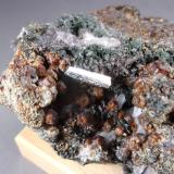 Bismutinita<br />Mina Creole, distrito minero Lincoln, Condado Beaver, Utah, USA<br />8,9 x 5,5 x 4,9 cm.<br /> (Autor: J. G. Alcolea)