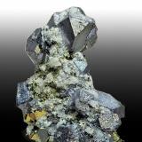 Galena, Pirita<br />Mina Huanzala, Distrito Huallanca, Provincia Dos de Mayo, Departamento Huánuco, Perú<br />65 mm x 45 mm Cristal mayor: 14 mm Masa: &#8776;128 g<br /> (Autor: Carles Millan)