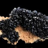 Stibnite on CalciteMina Herja, Chiuzbaia, Baia Sprie, Maramures, Rumanía16 x 11 x 8 cm / main crystal: 2.7 cm. (Author: MIM Museum)