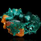 Wulfenite with DioptaseGombe-Lutete, Congo Central, República Democrática del Congo (Zaire)6 x 5 x 3 cm / main crystal: 3 cm. (Author: MIM Museum)